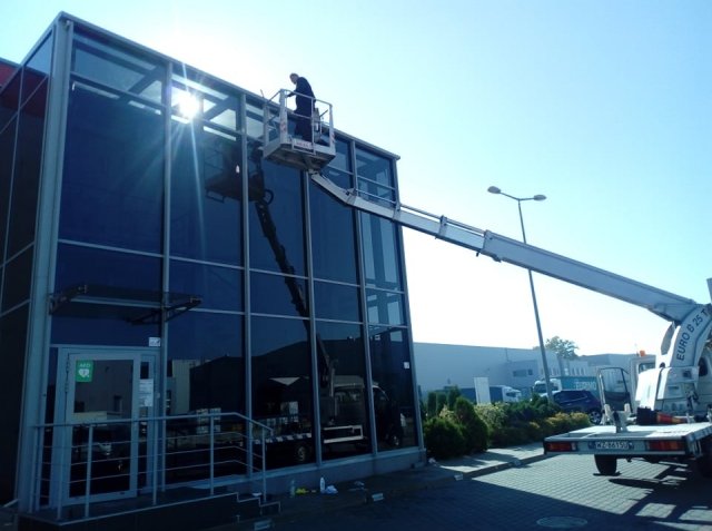 Przeszklony obiekt 14