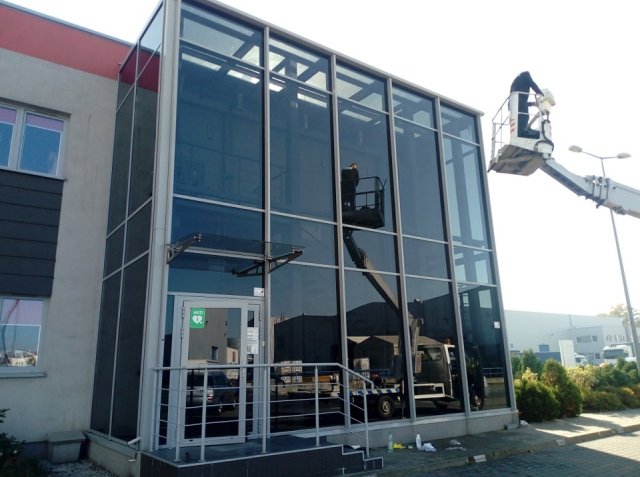 Przeszklony obiekt 13