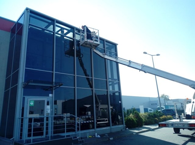 Przeszklony obiekt 15